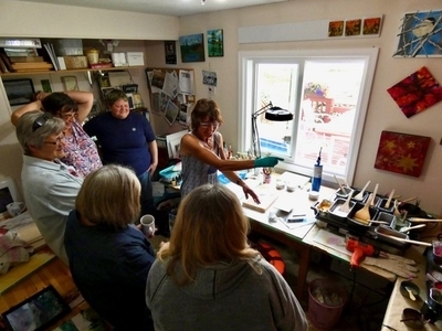 Irene giving a short encaustic demo